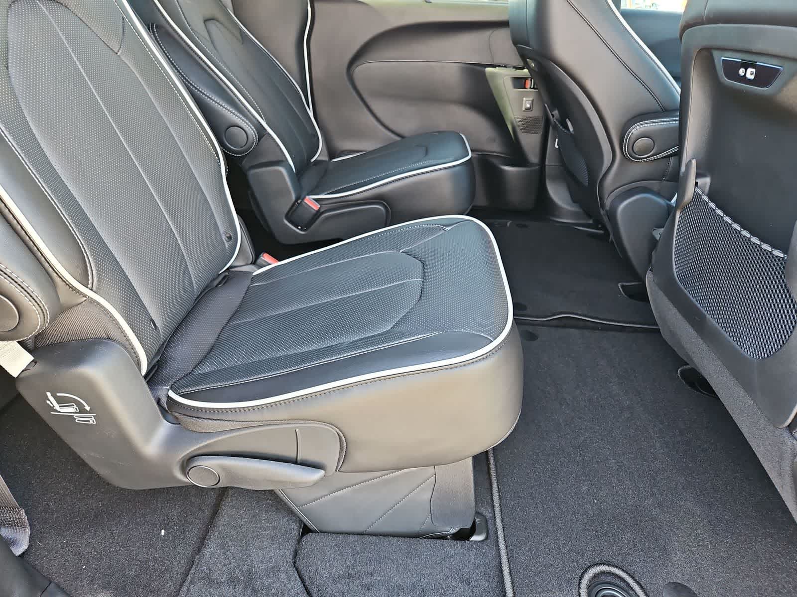 Thumbnail: 2026 Chrysler Pacifica - 20