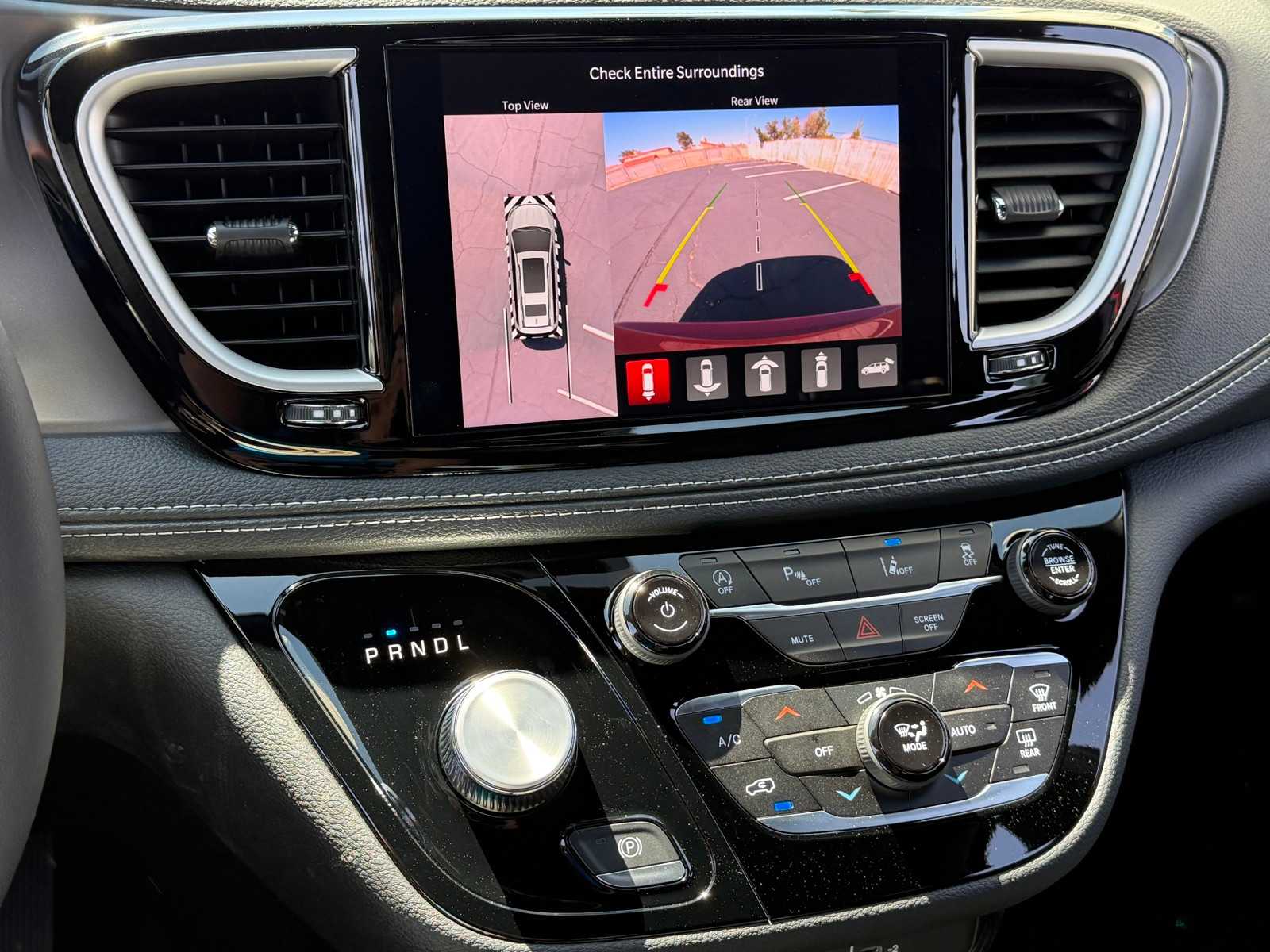 Thumbnail: 2026 Chrysler Pacifica - 20