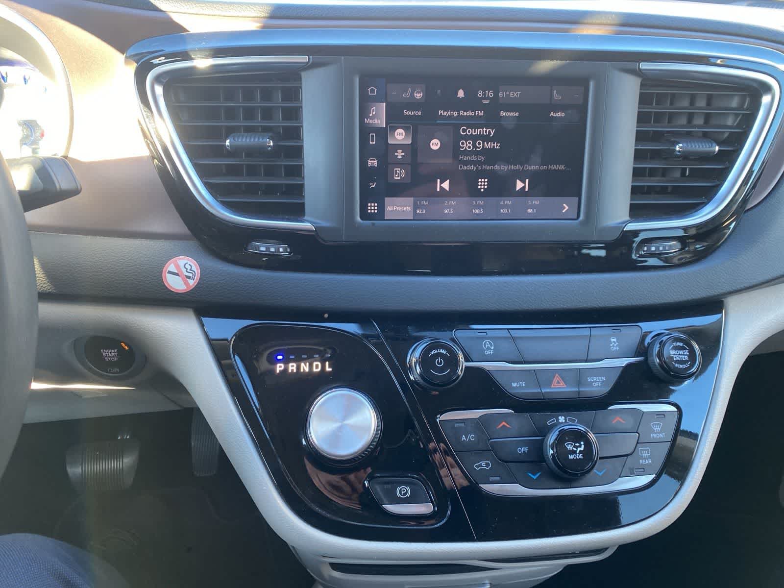 Thumbnail: 2023 Chrysler Voyager - 16