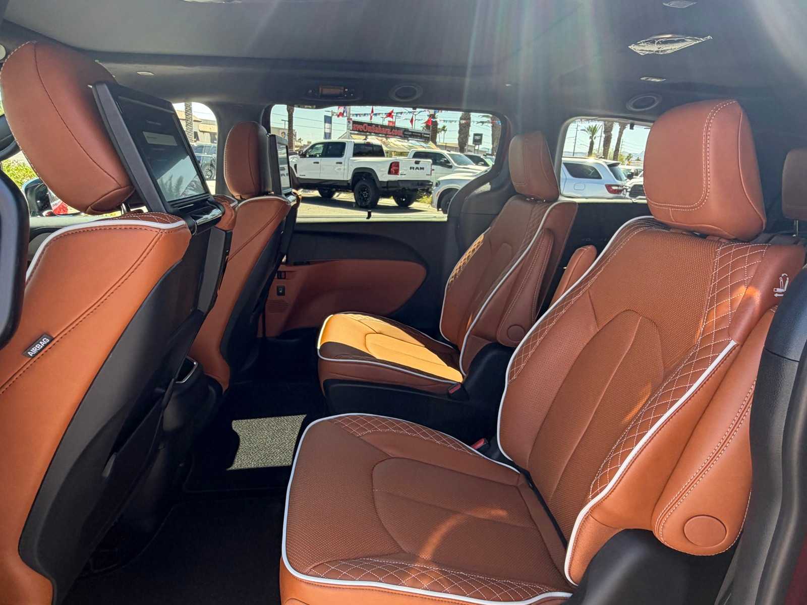 Thumbnail: 2026 Chrysler Pacifica - 24