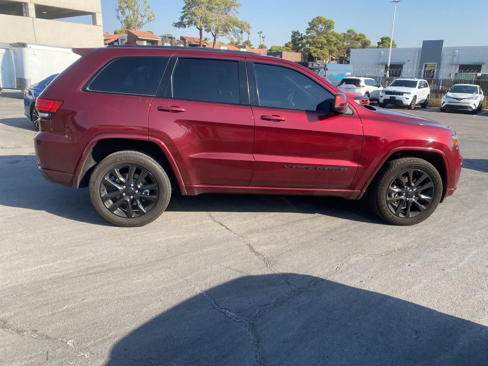 Thumbnail: 2022 Jeep Grand Cherokee - 4