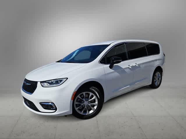 2026 Chrysler Pacifica Select AWD's photo