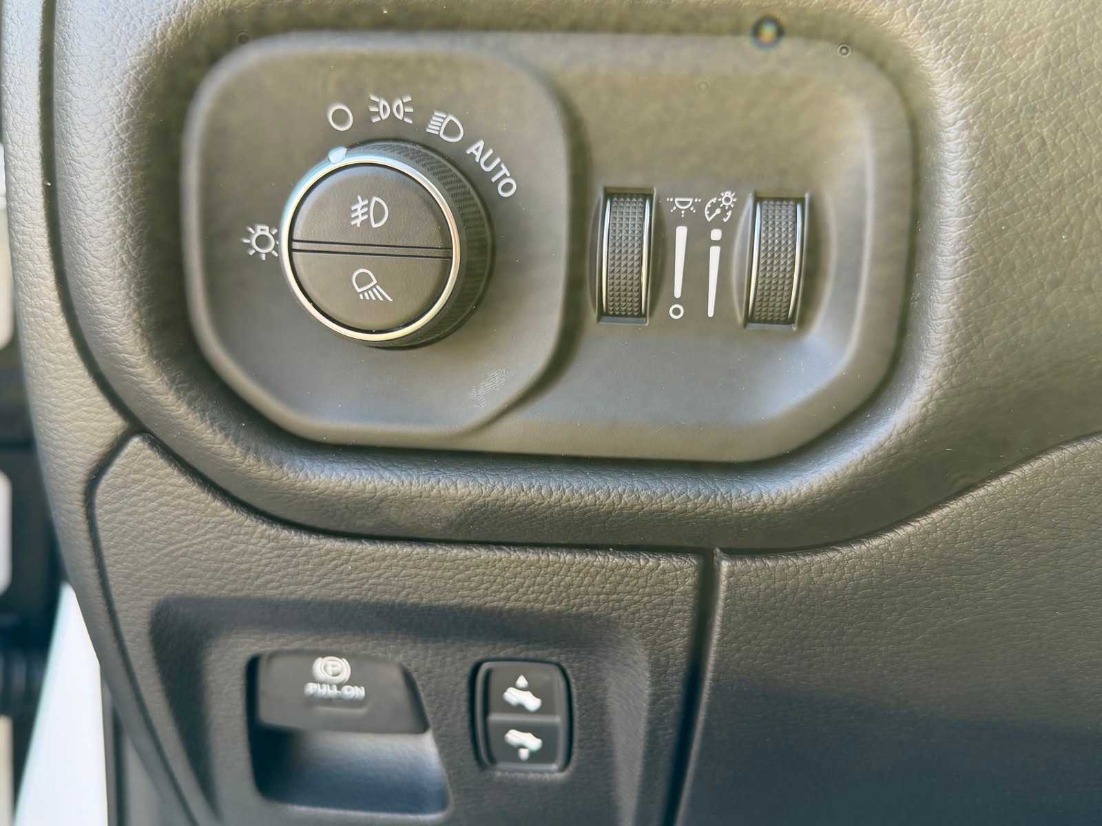 Thumbnail: 2026 RAM 1500 - 38