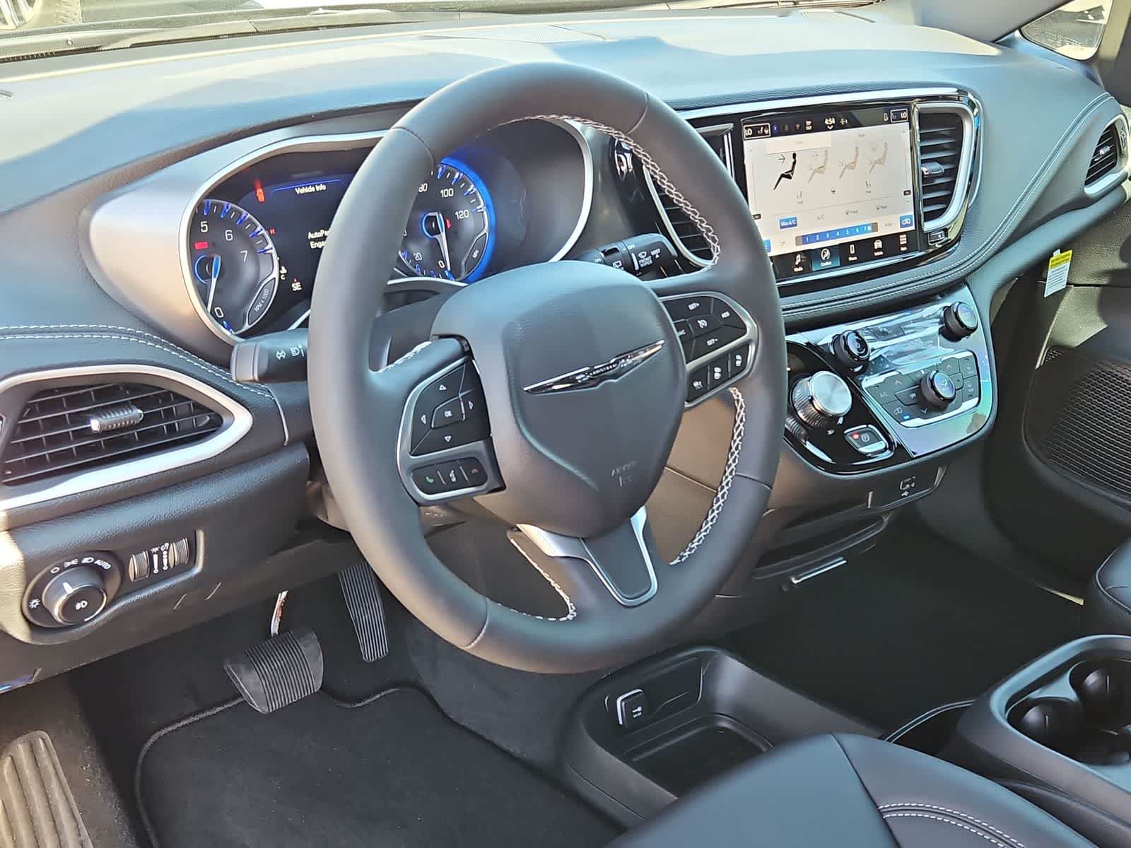 Thumbnail: 2026 Chrysler Pacifica - 10