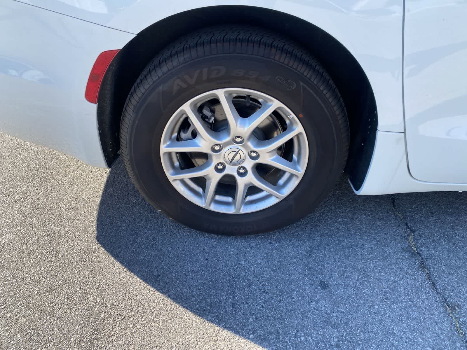 Thumbnail: 2024 Chrysler Pacifica - 6