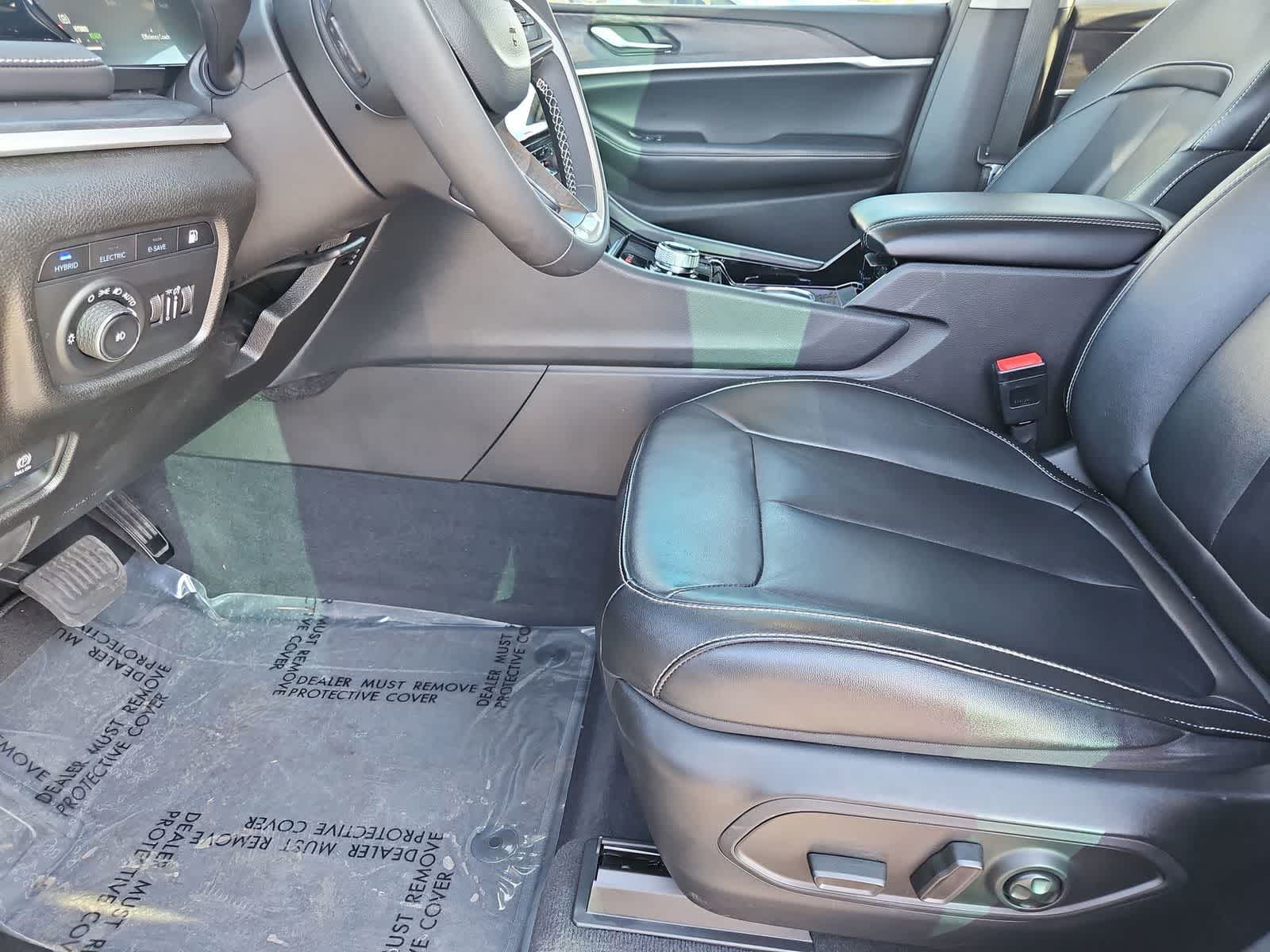 Thumbnail: 2022 Jeep Grand Cherokee - 17