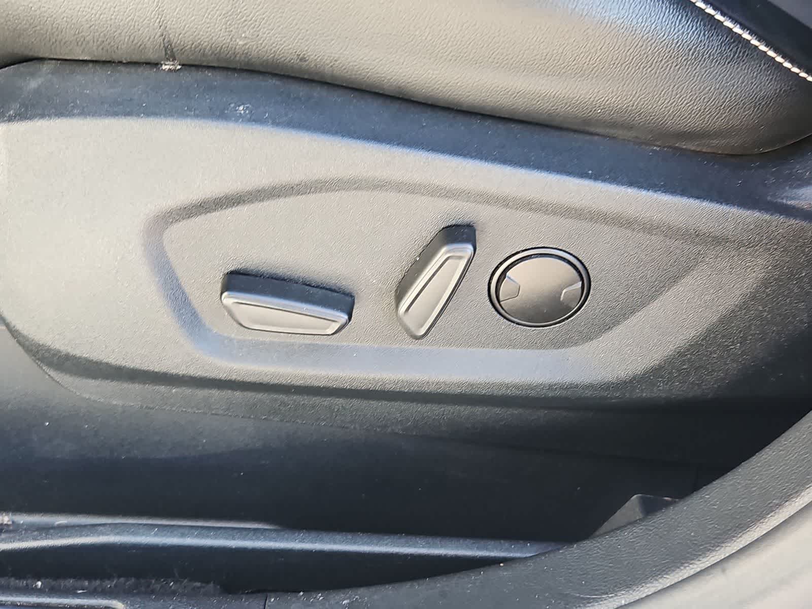 Thumbnail: 2021 Ford Edge - 18