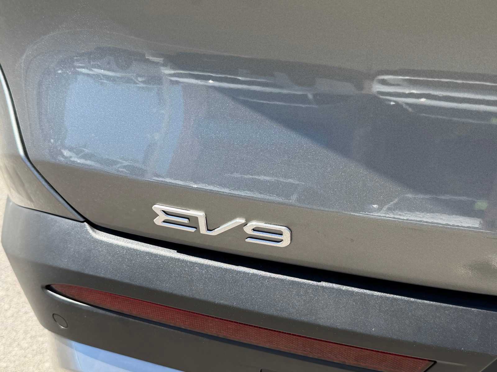 Thumbnail: 2024 Kia EV9 - 32