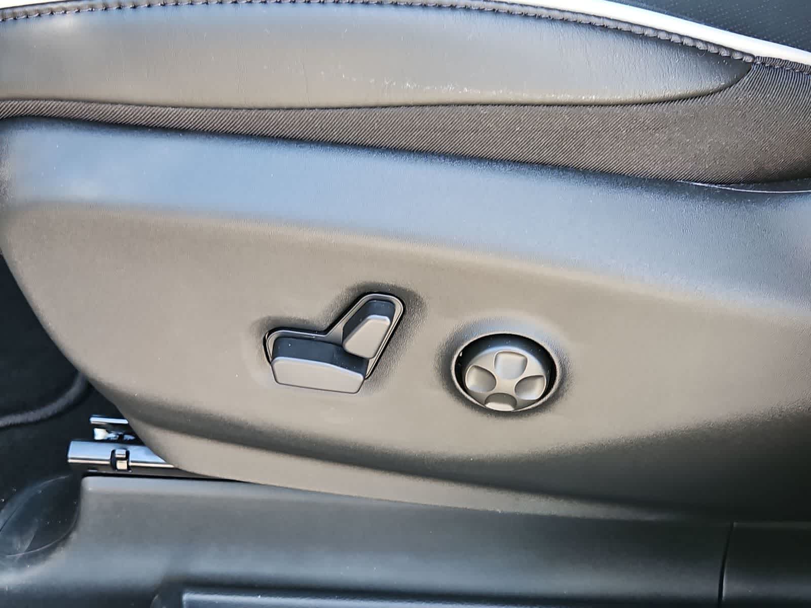 Thumbnail: 2026 Chrysler Pacifica - 17