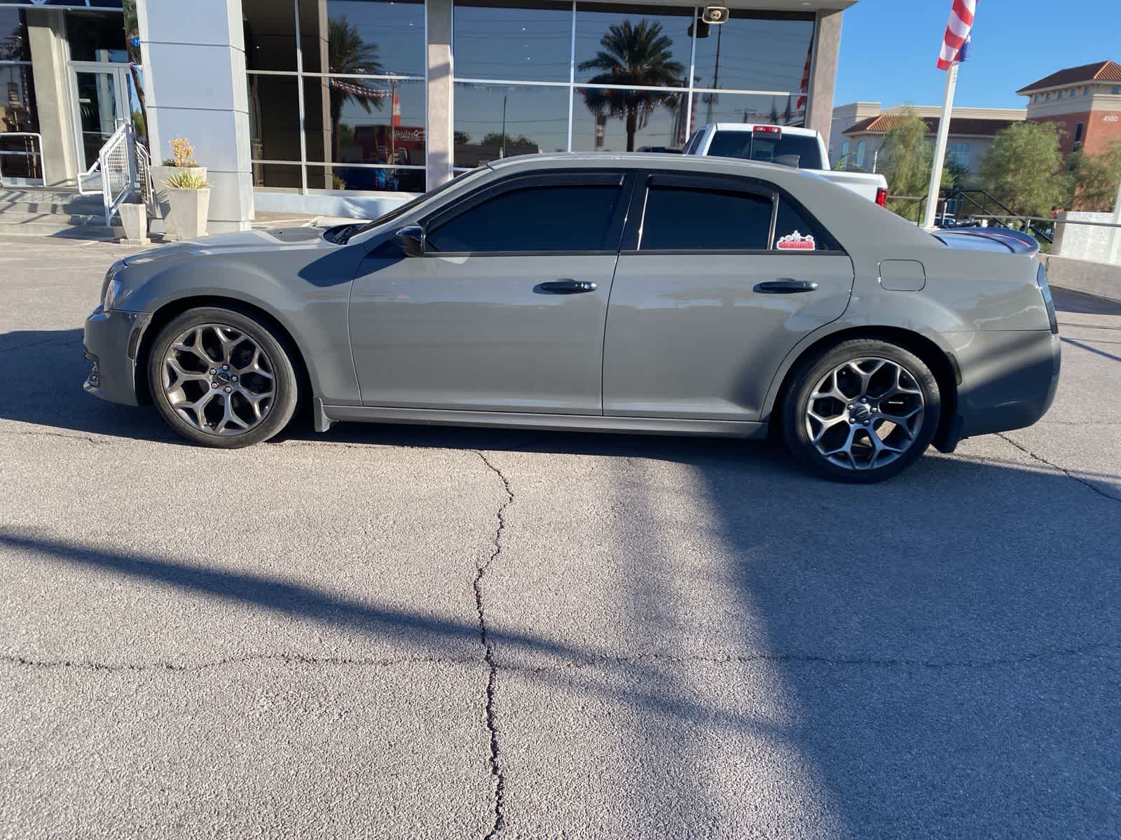 Thumbnail: 2018 Chrysler 300 - 9