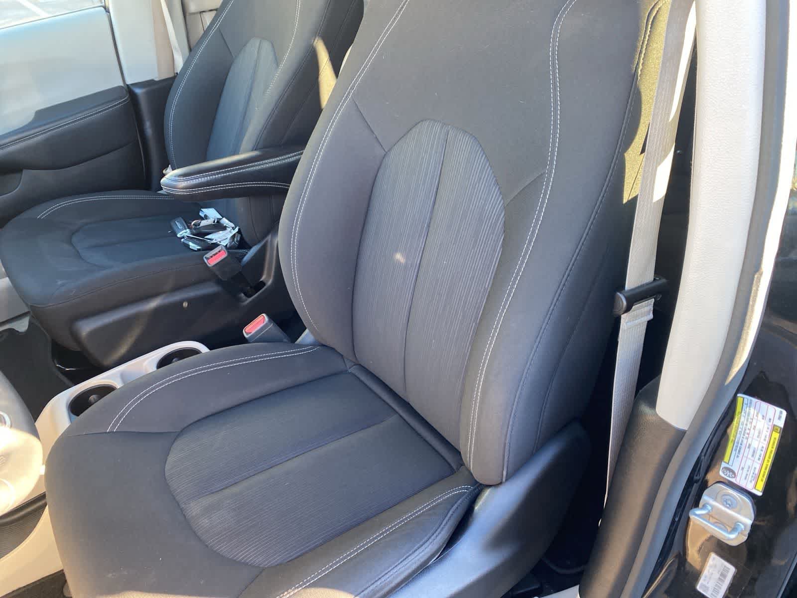 Thumbnail: 2023 Chrysler Voyager - 12