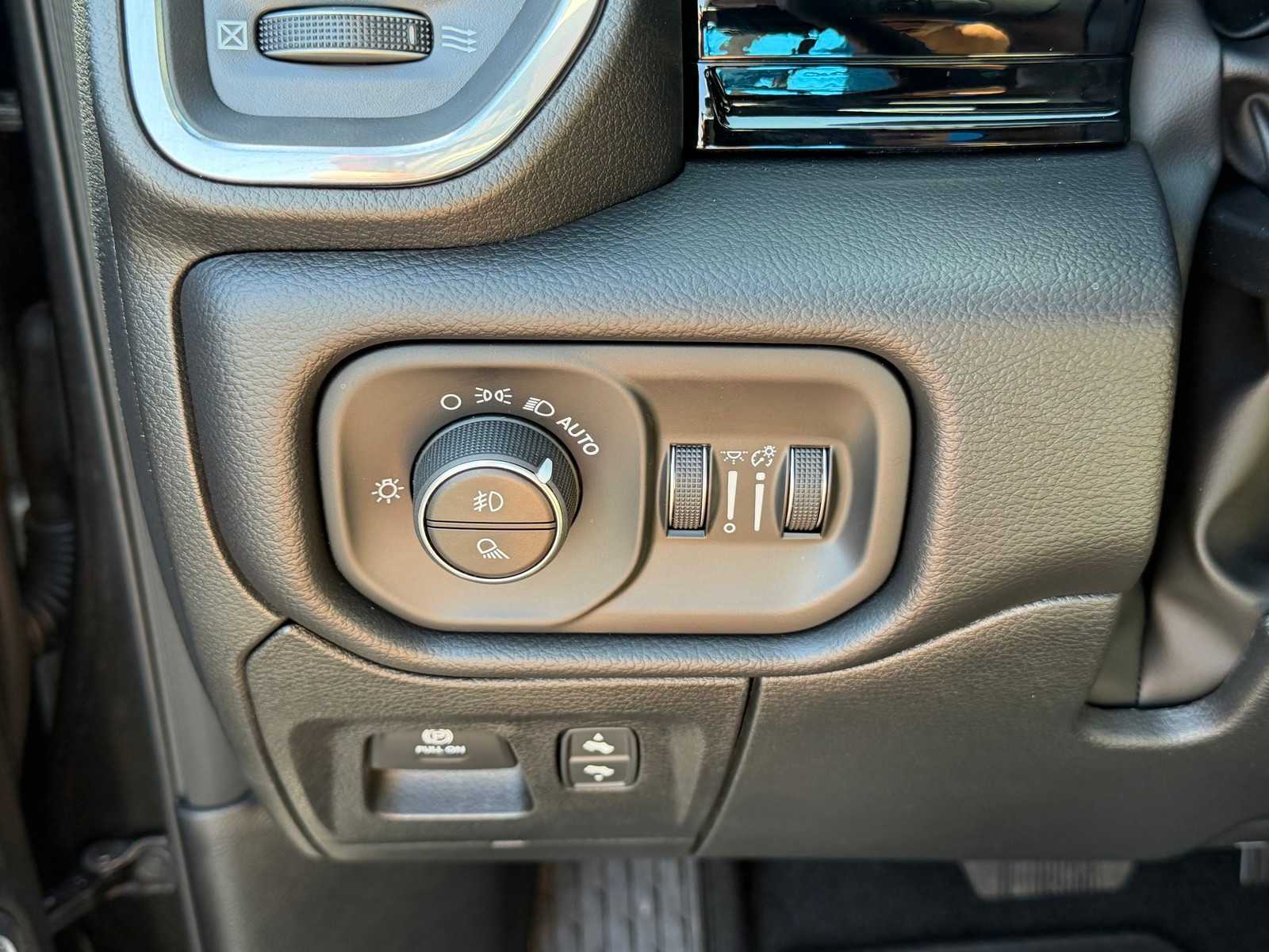 Thumbnail: 2026 RAM 1500 - 15