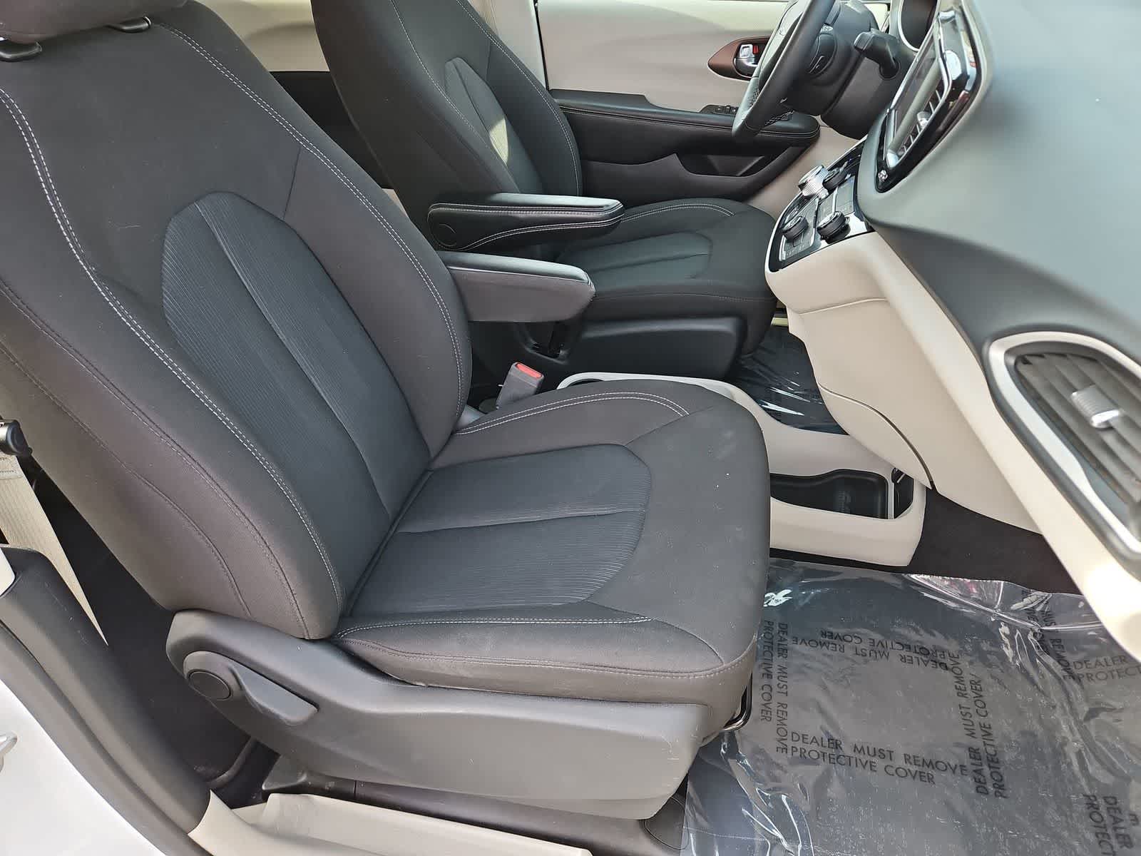 Thumbnail: 2023 Chrysler Voyager - 22