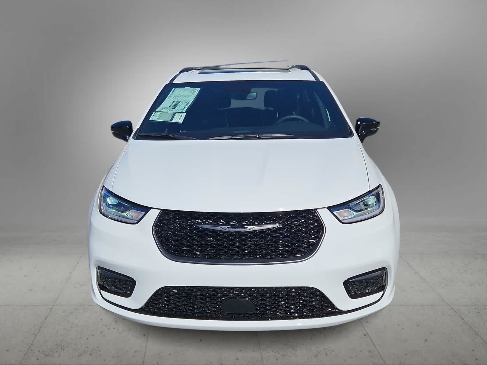 Thumbnail: 2026 Chrysler Pacifica - 3