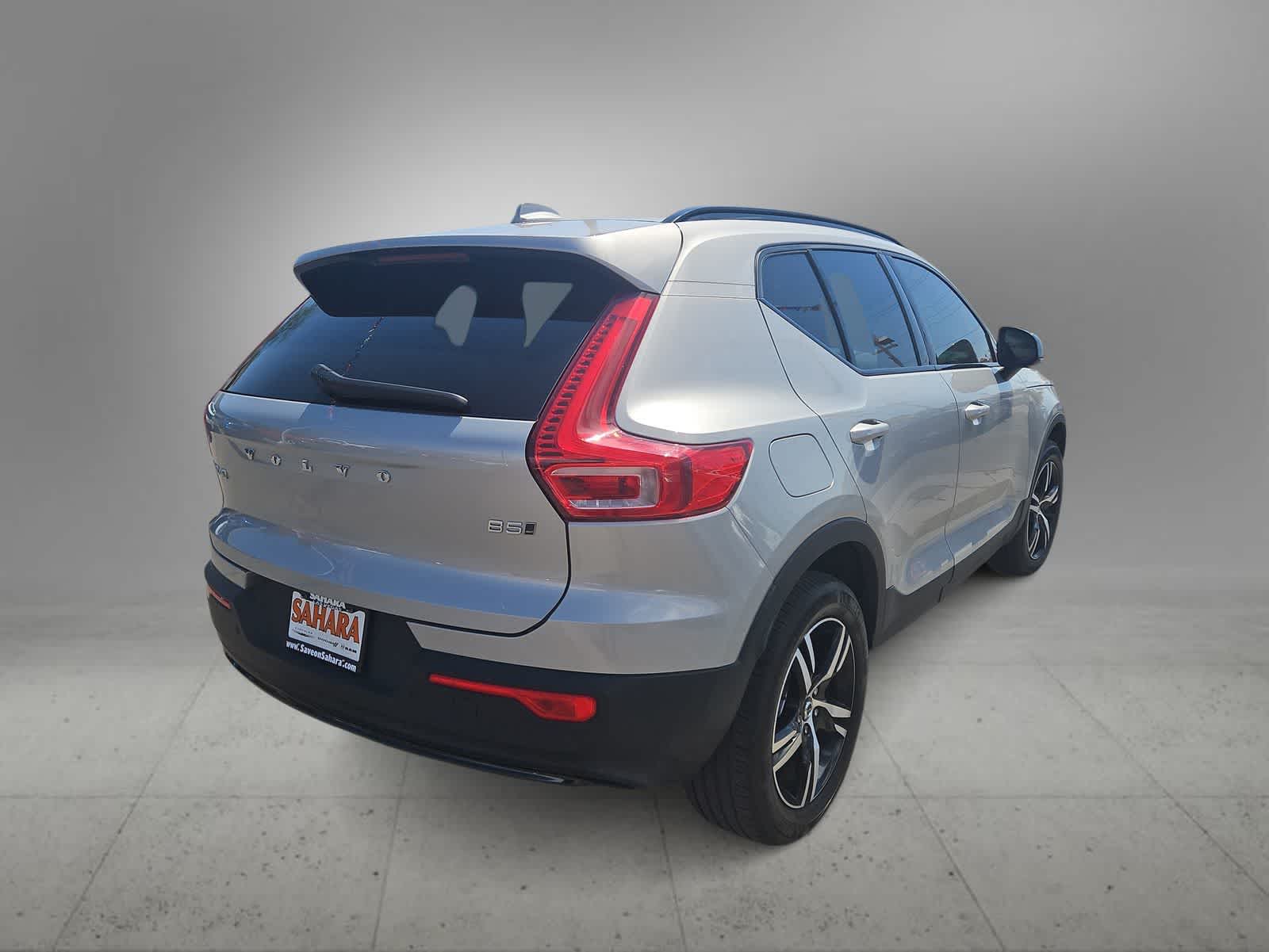 Thumbnail: 2024 Volvo XC40 - 9
