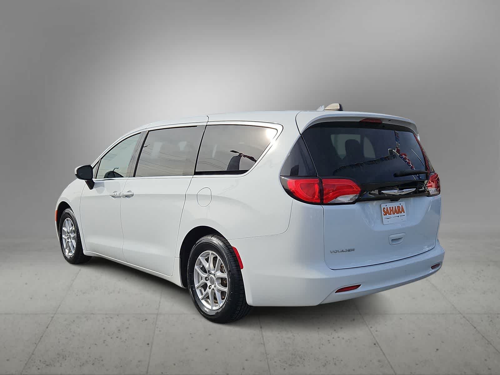 Thumbnail: 2023 Chrysler Voyager - 7