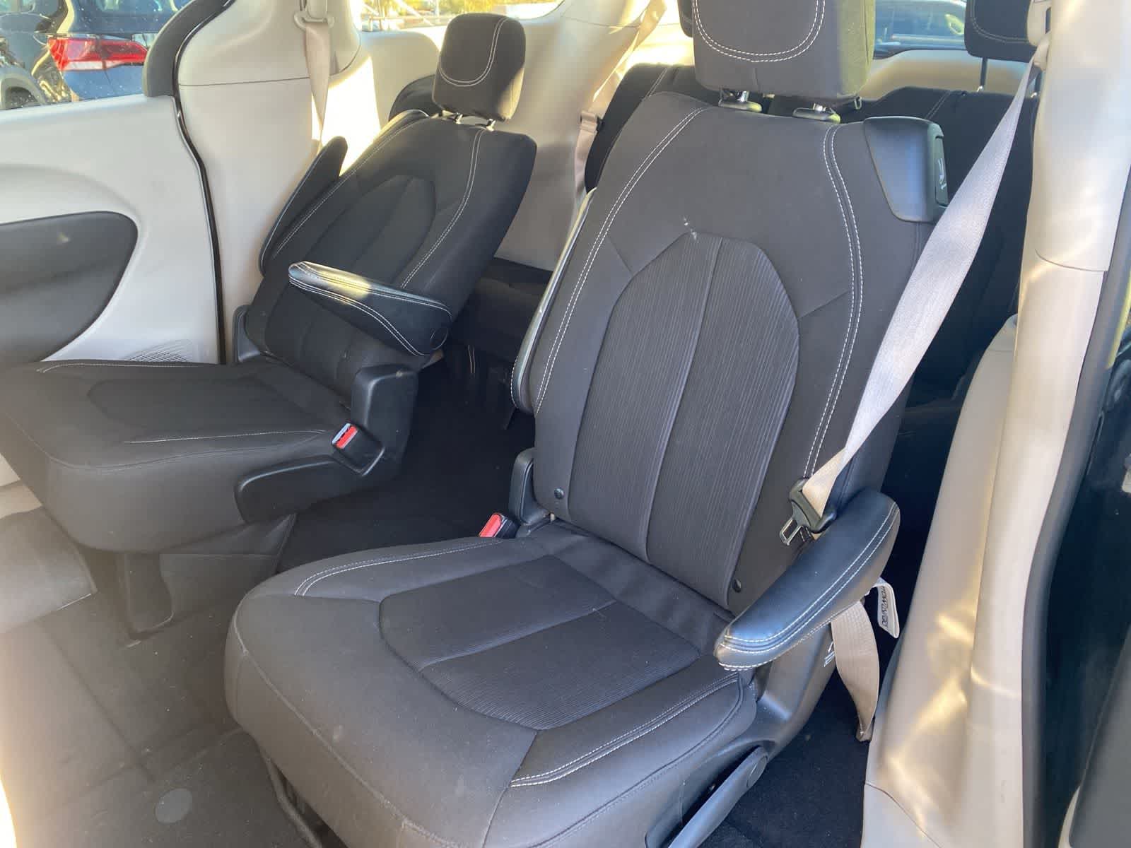 Thumbnail: 2023 Chrysler Voyager - 13