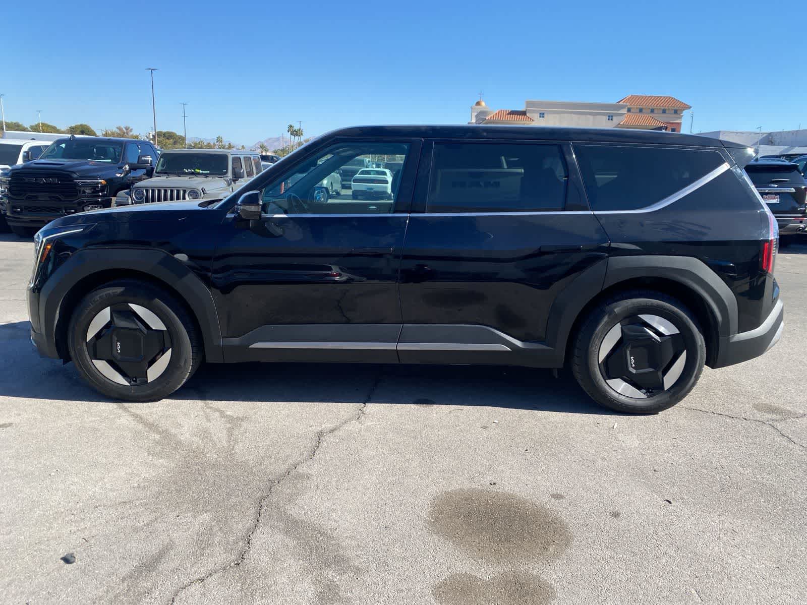 Thumbnail: 2024 Kia EV9 - 9