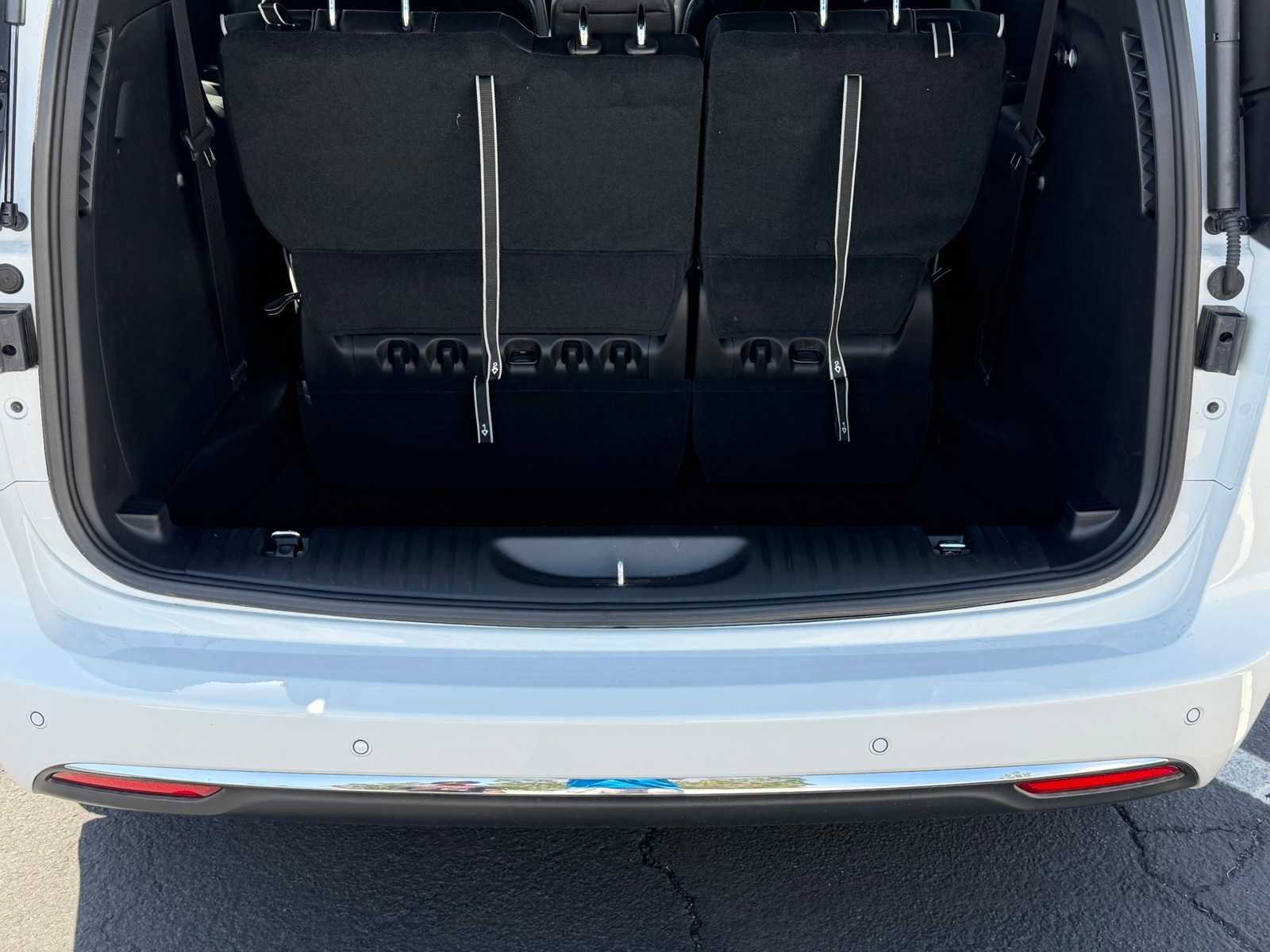 Thumbnail: 2026 Chrysler Pacifica - 32