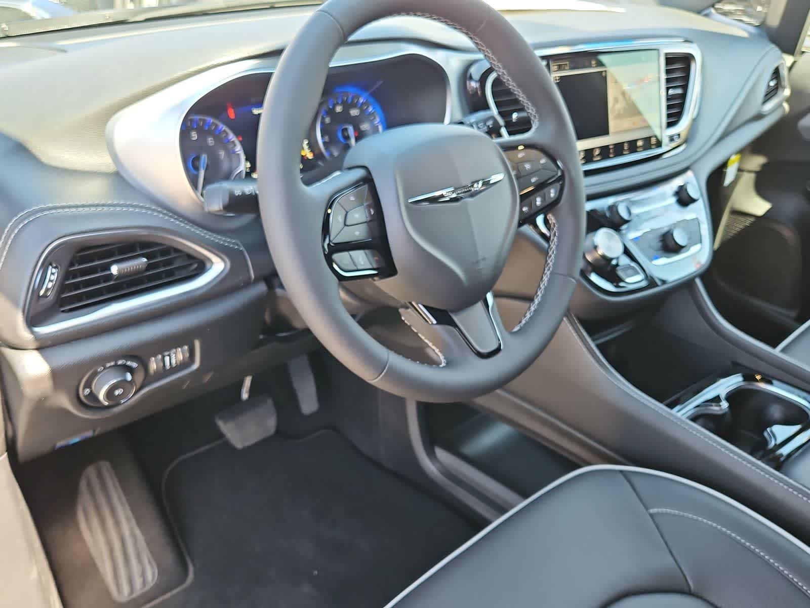 Thumbnail: 2026 Chrysler Pacifica - 10
