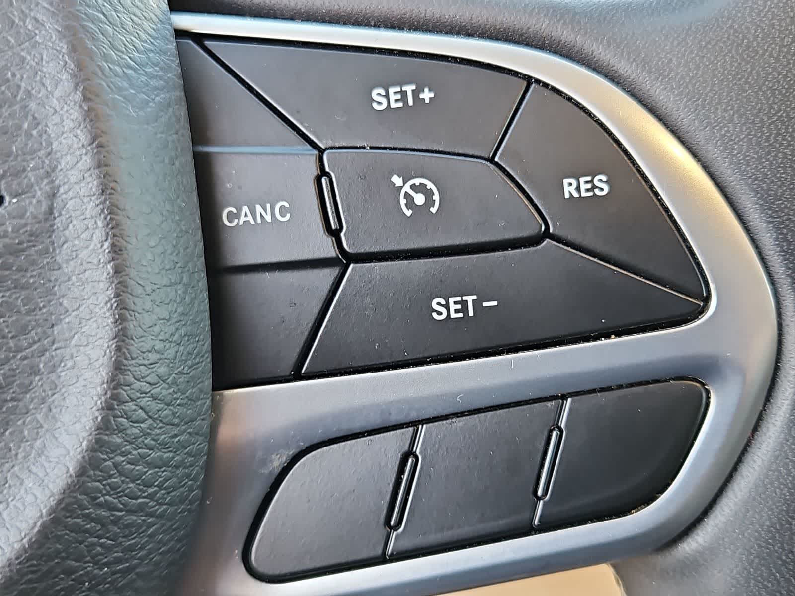 Thumbnail: 2023 Chrysler Voyager - 25