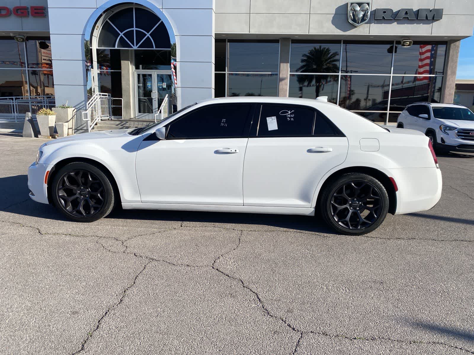 Thumbnail: 2019 Chrysler 300 - 9