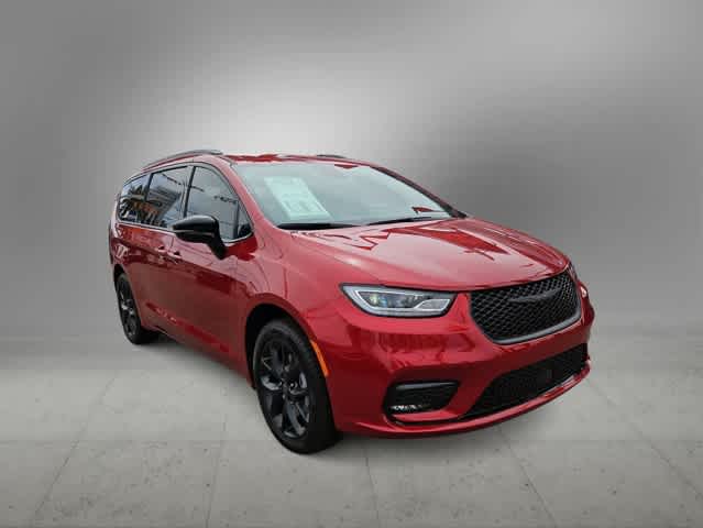 Thumbnail: 2026 Chrysler Pacifica - 2