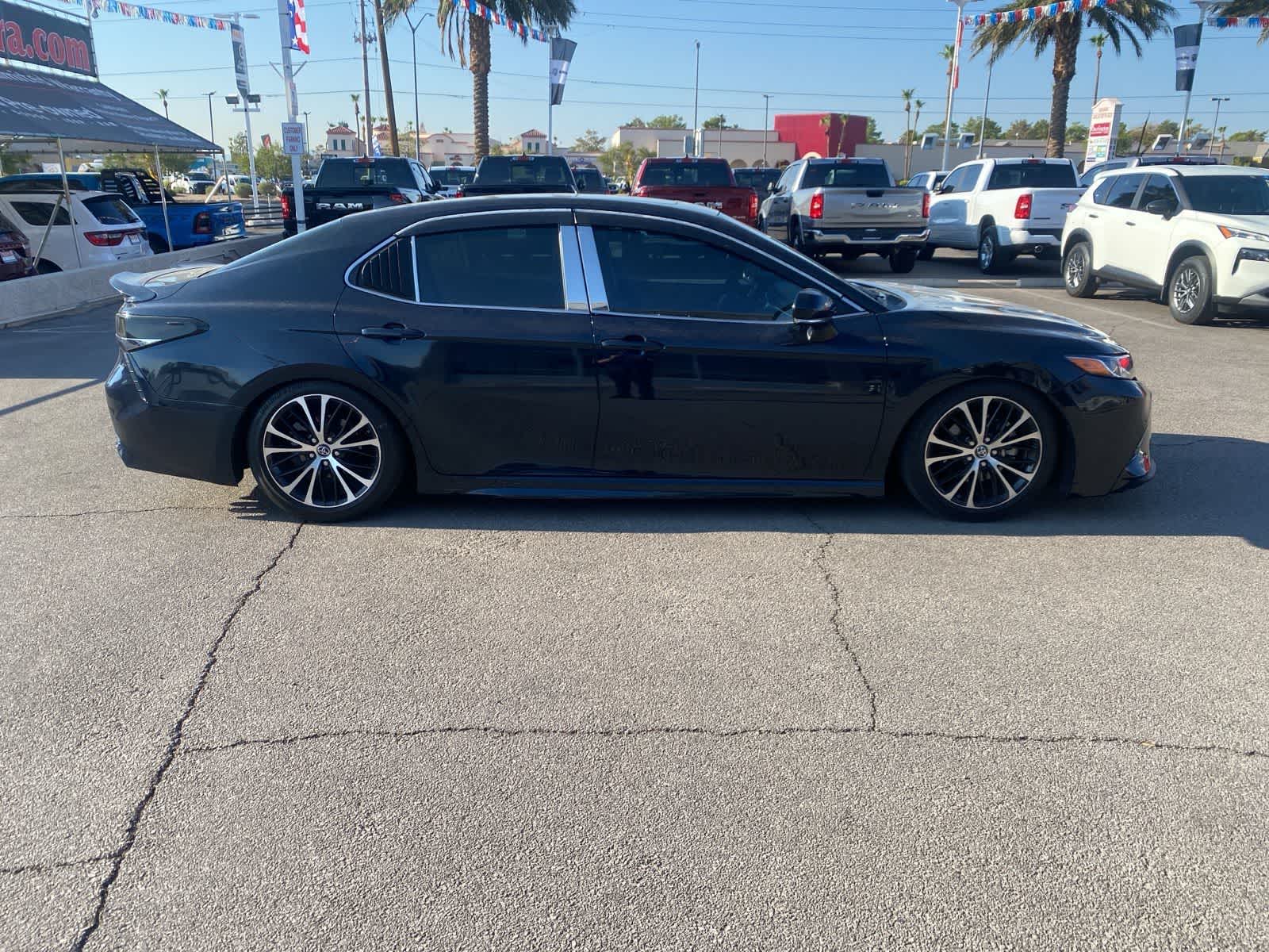 Thumbnail: 2018 Toyota Camry - 4