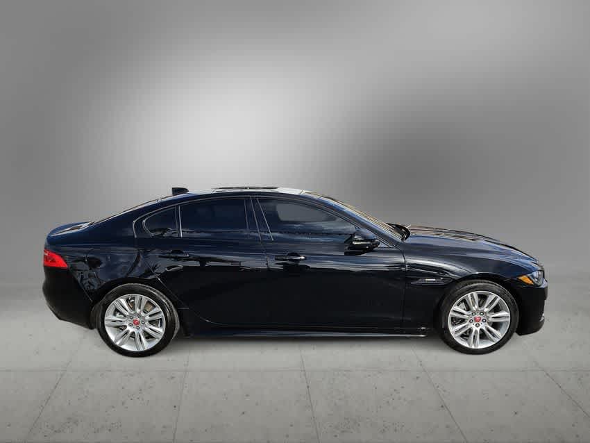 Thumbnail: 2018 Jaguar XE - 10