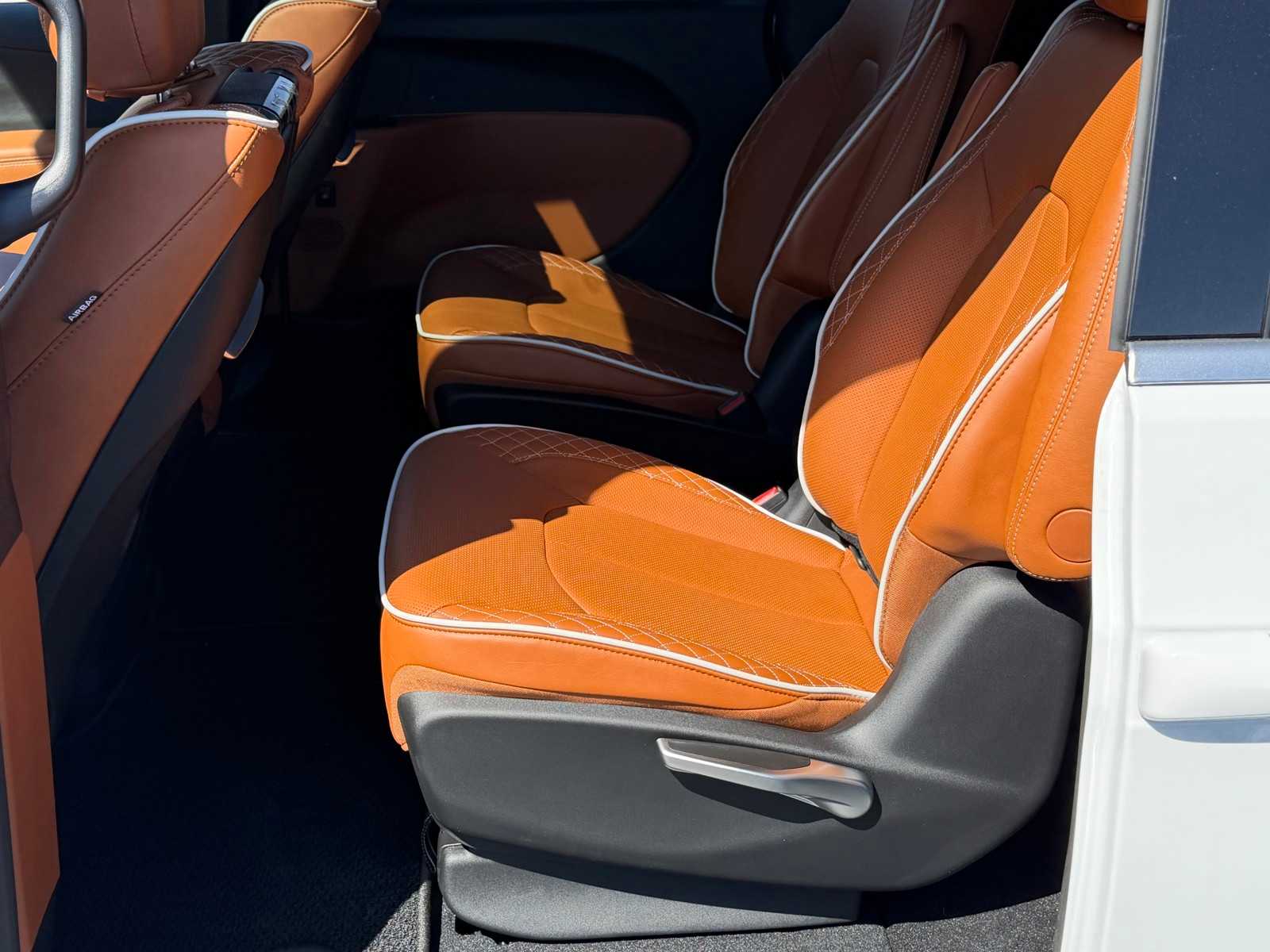 Thumbnail: 2026 Chrysler Pacifica - 24
