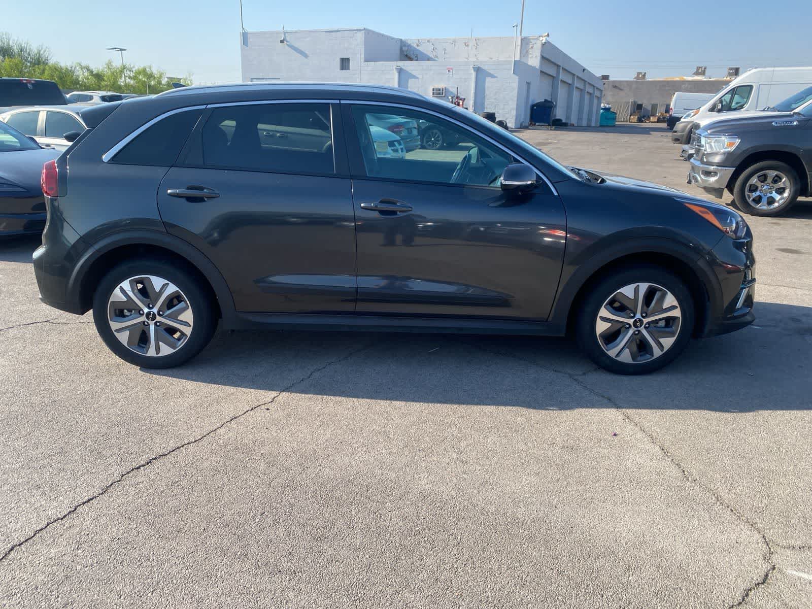 Thumbnail: 2022 Kia Niro - 4