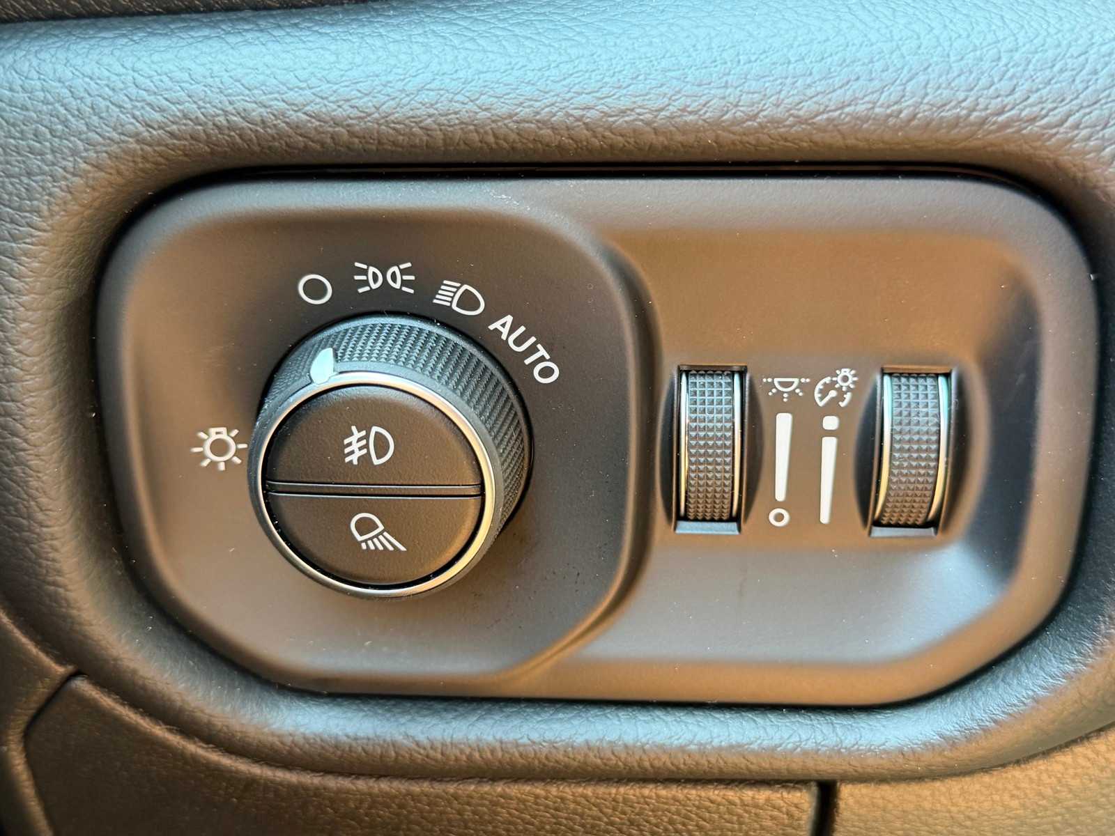 Thumbnail: 2026 RAM 1500 - 15