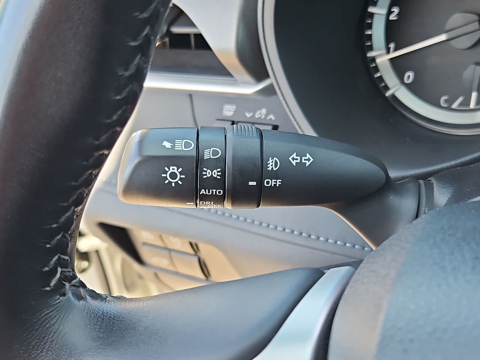 Thumbnail: 2023 Toyota Highlander - 26