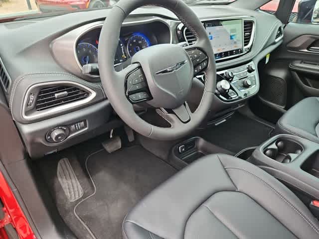 Thumbnail: 2026 Chrysler Pacifica - 10