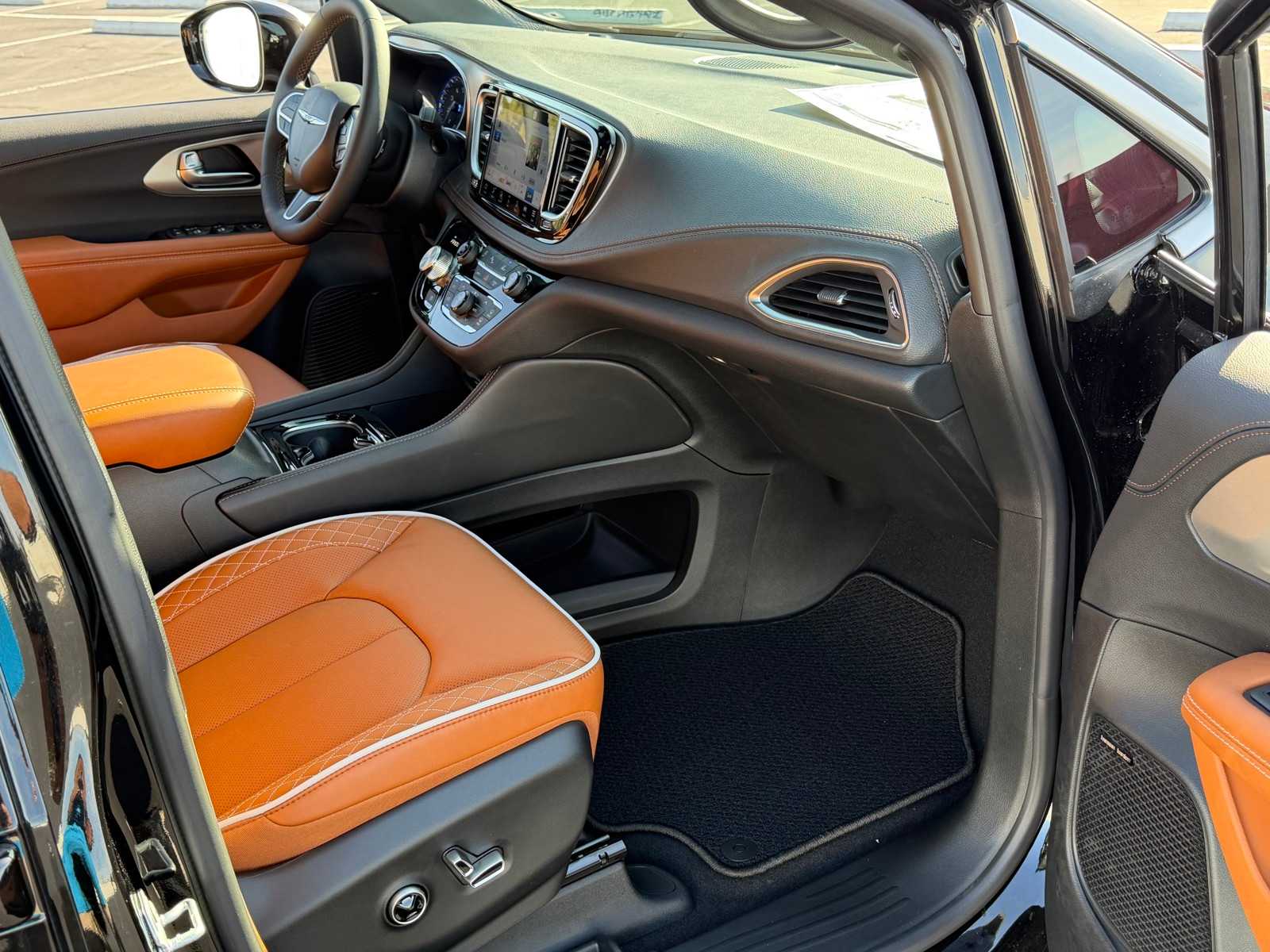 Thumbnail: 2026 Chrysler Pacifica - 30