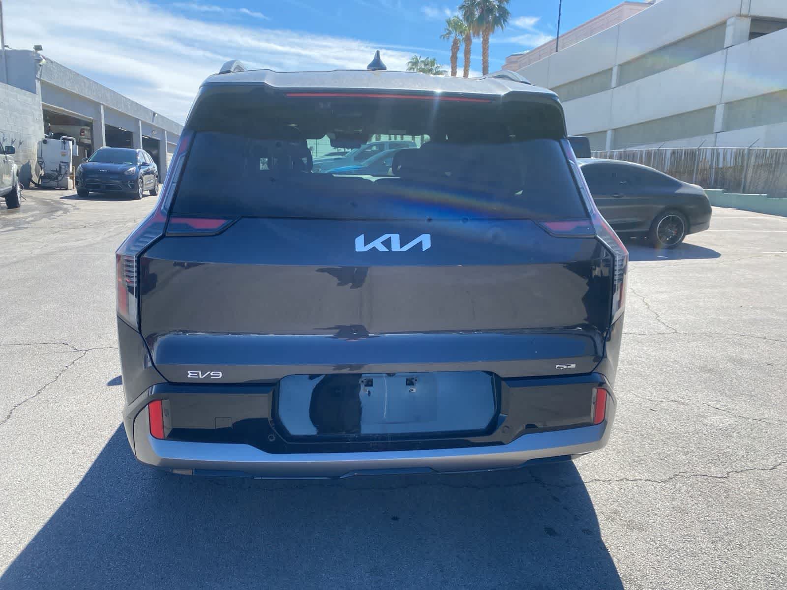 Thumbnail: 2024 Kia EV9 - 8