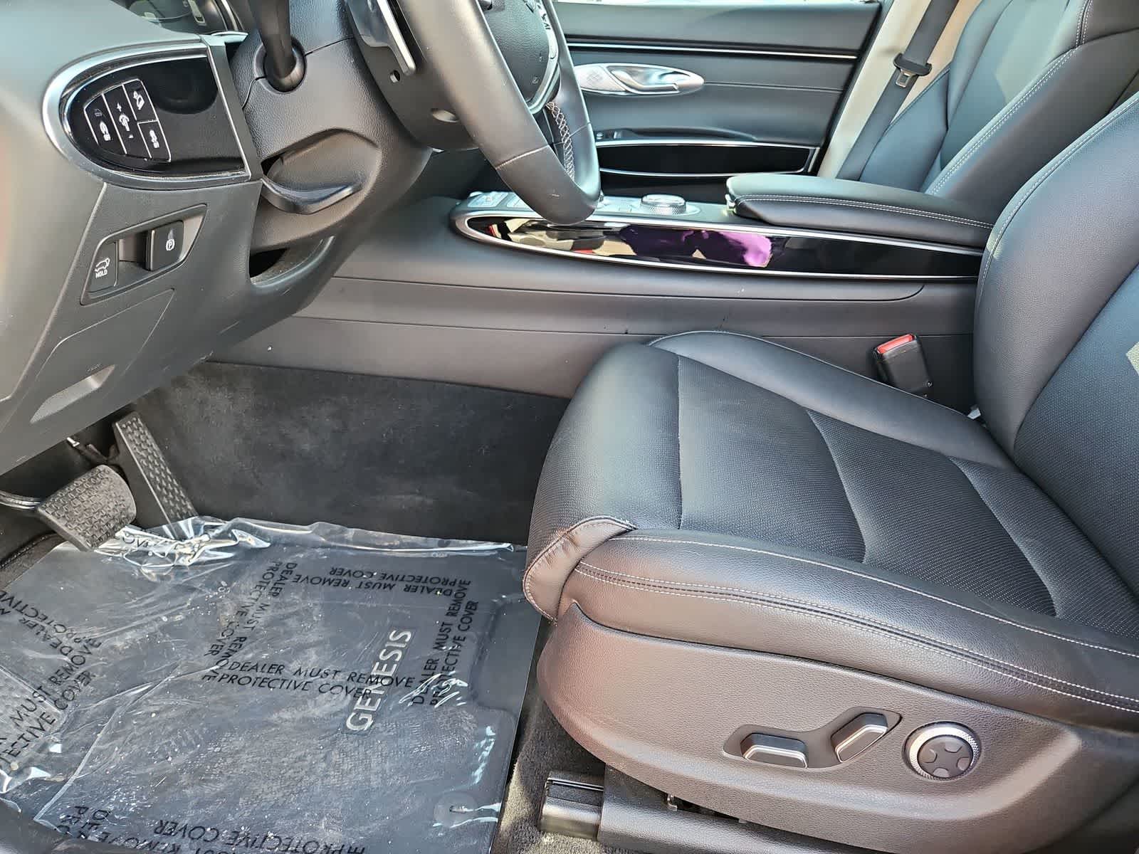 Thumbnail: 2025 Genesis GV70 - 17