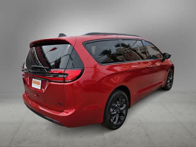 Thumbnail: 2026 Chrysler Pacifica - 8