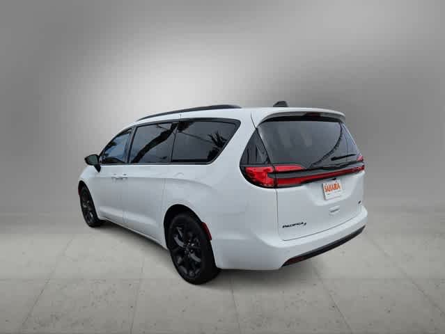 Thumbnail: 2026 Chrysler Pacifica - 8
