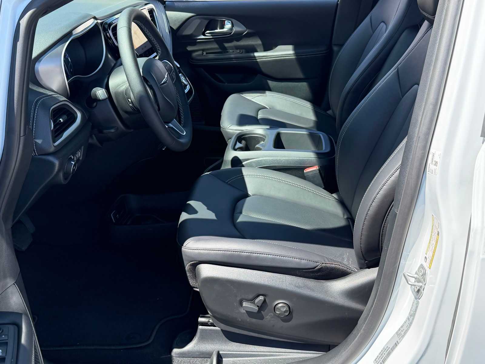 Thumbnail: 2026 Chrysler Pacifica - 22