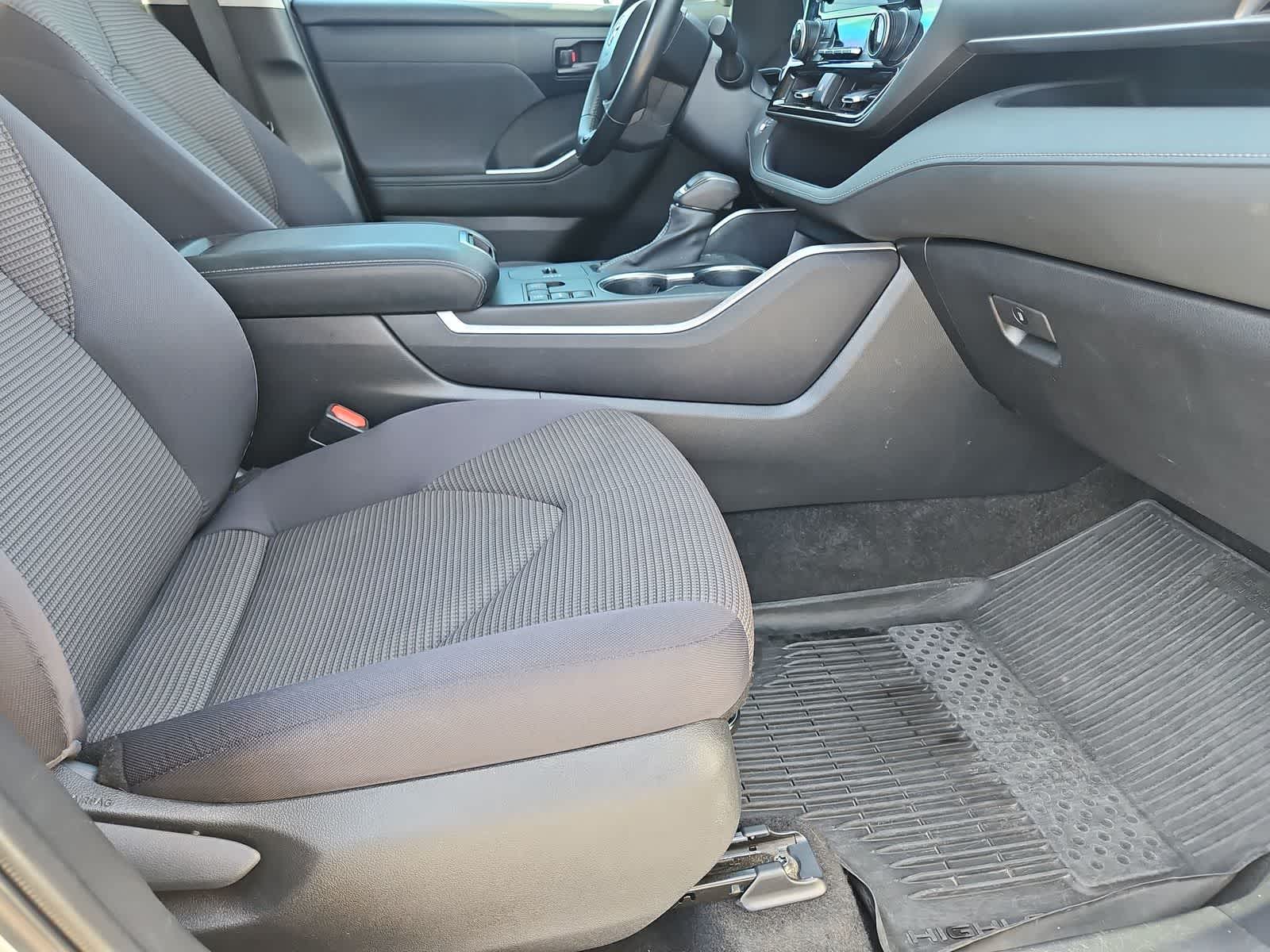 Thumbnail: 2023 Toyota Highlander - 21