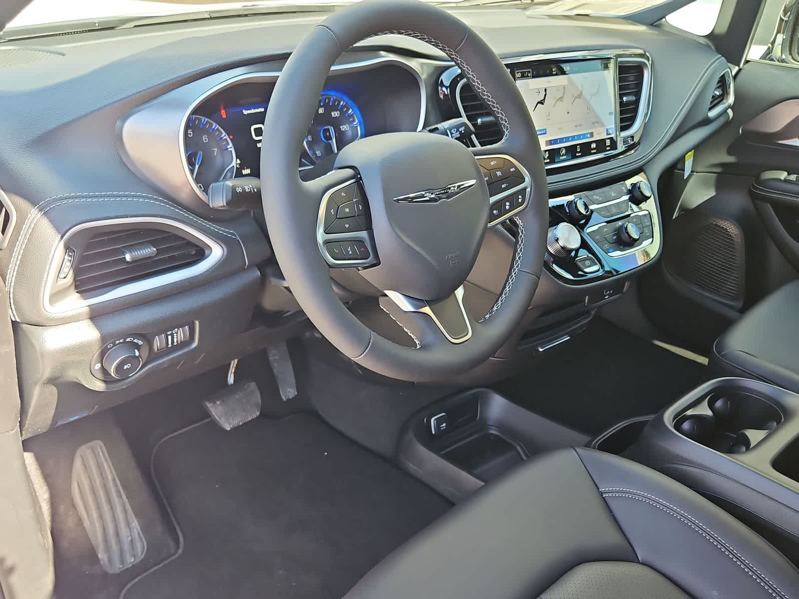 Thumbnail: 2026 Chrysler Pacifica - 10