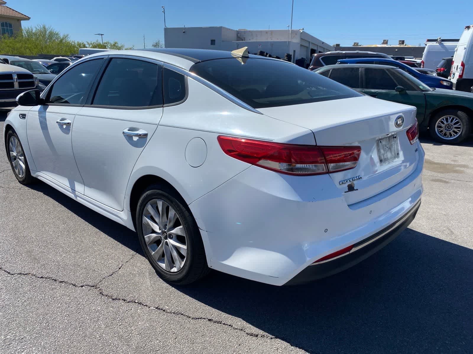 Thumbnail: 2017 Kia Optima - 8