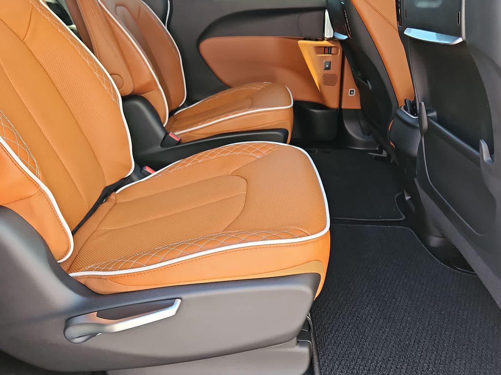 Thumbnail: 2026 Chrysler Pacifica - 20