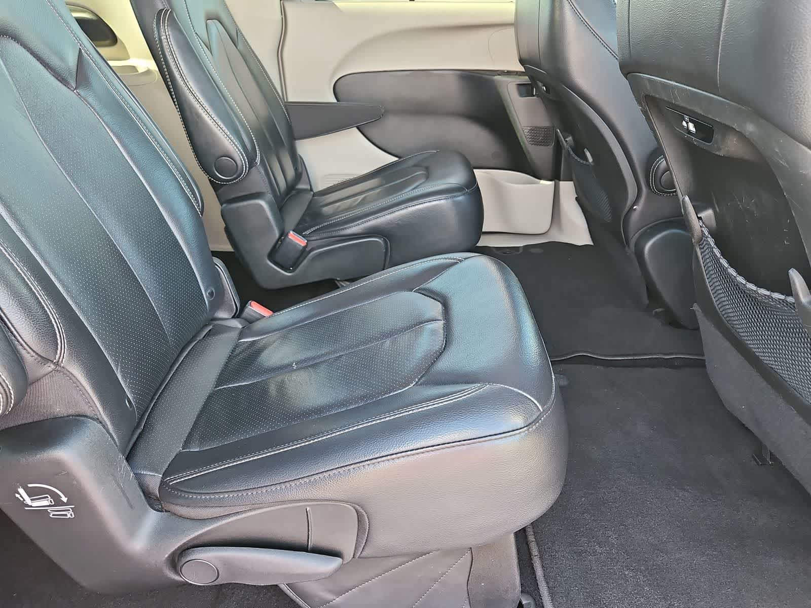 Thumbnail: 2022 Chrysler Pacifica - 24