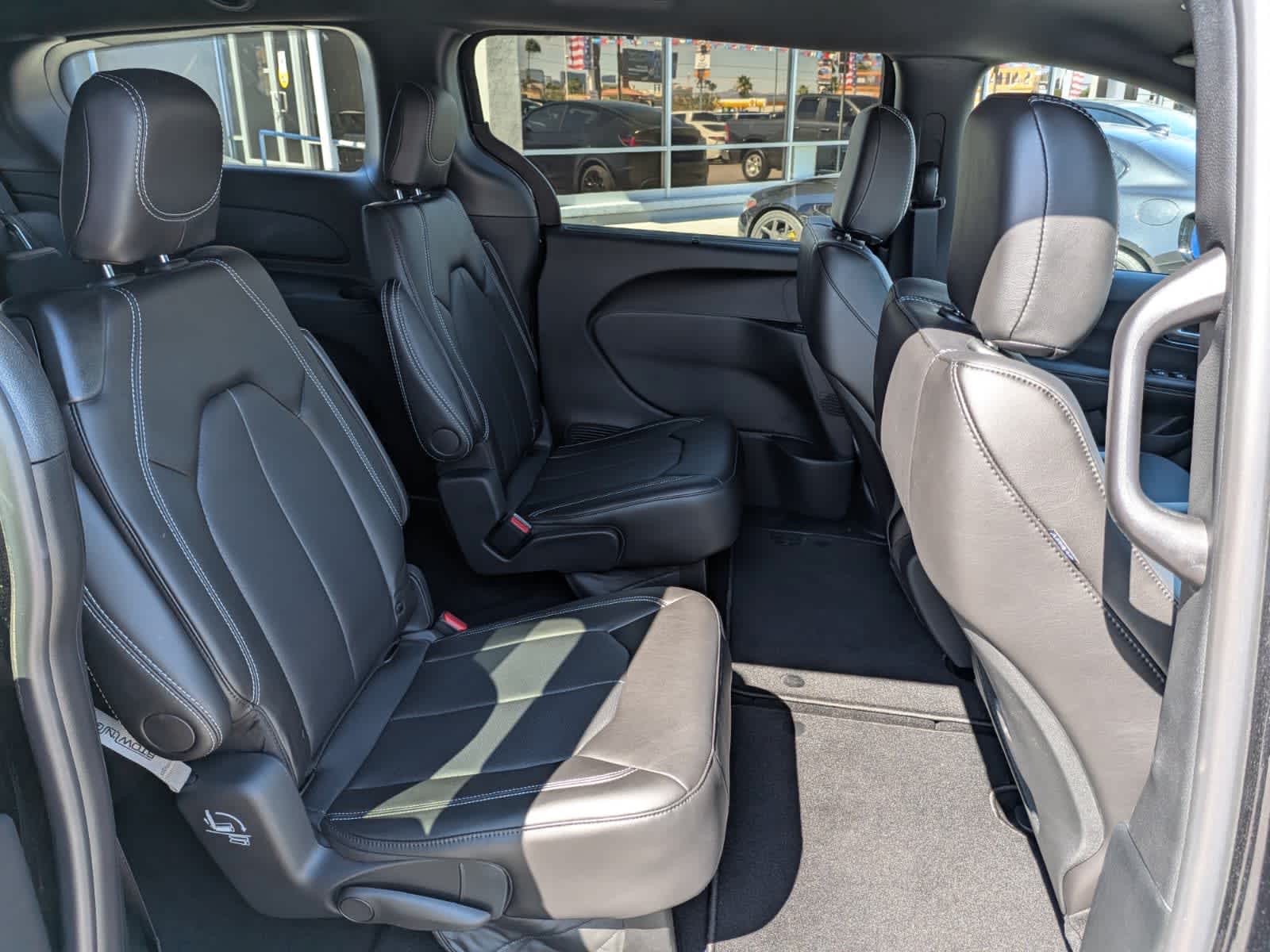 Thumbnail: 2026 Chrysler Pacifica - 18
