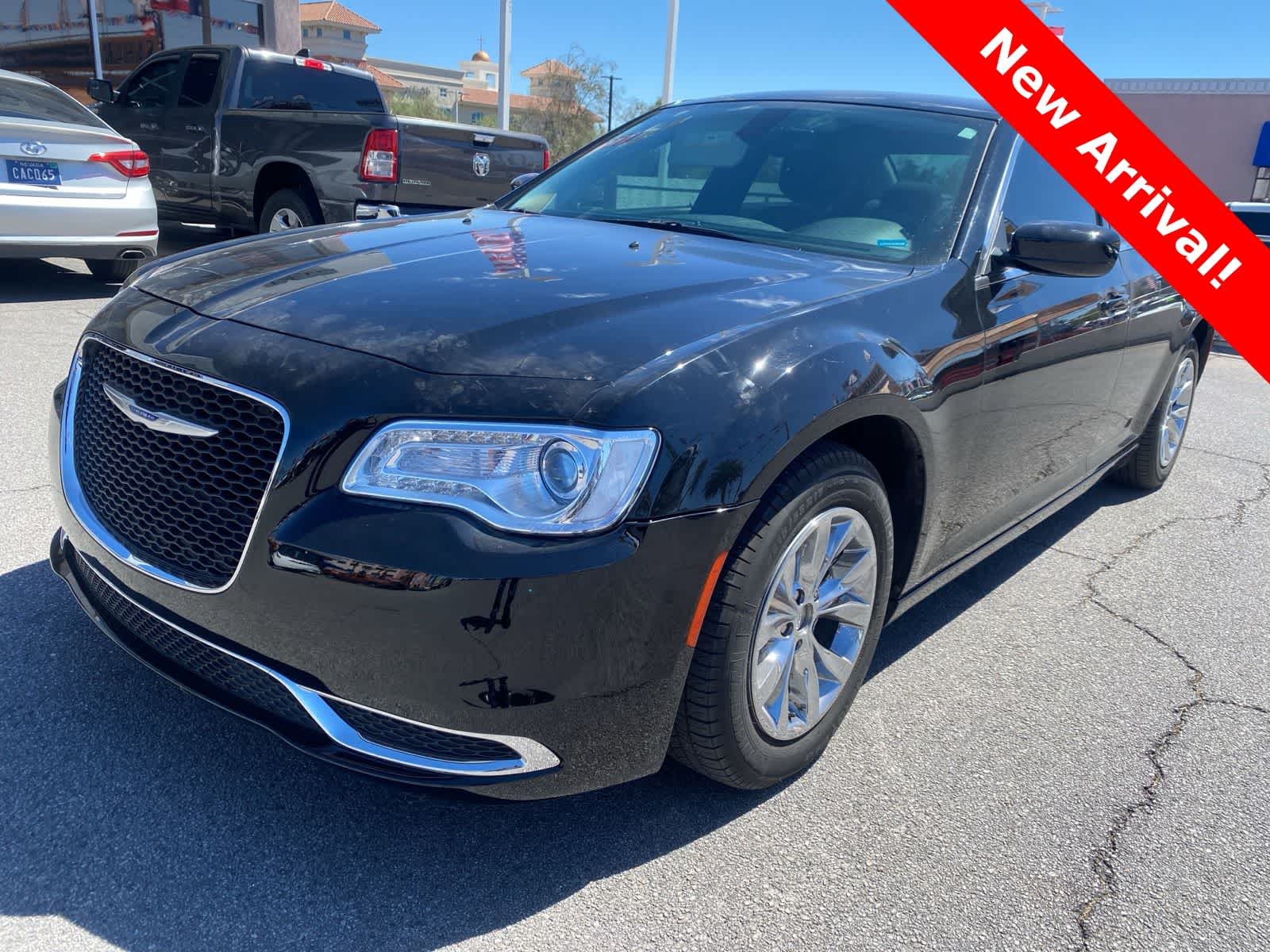 2019 Chrysler 300 Touring's photo