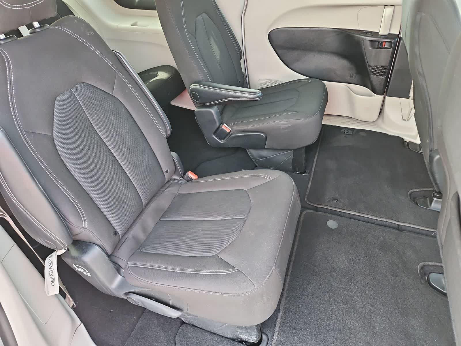 Thumbnail: 2023 Chrysler Voyager - 21