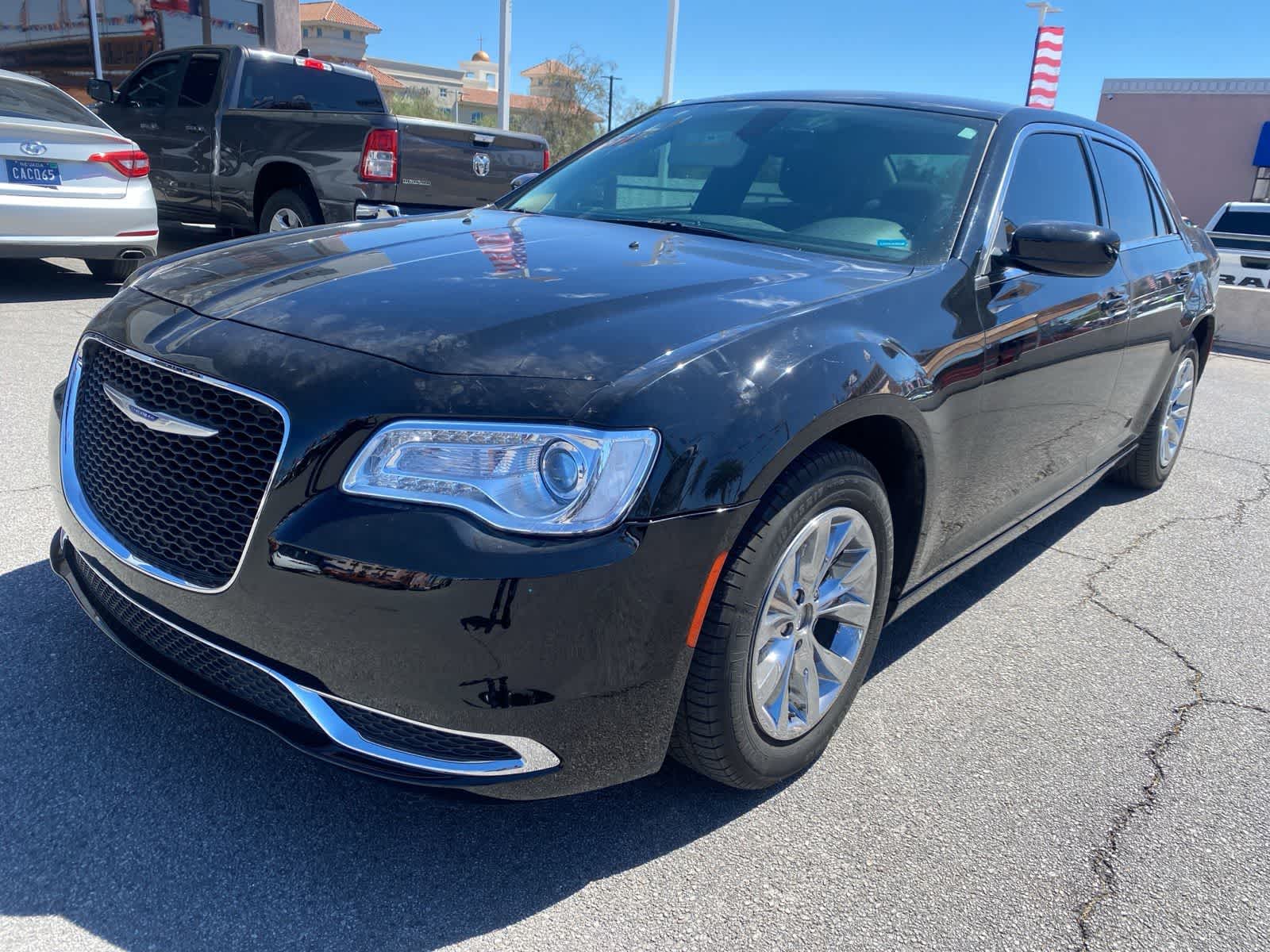 2019 Chrysler 300 Touring's photo