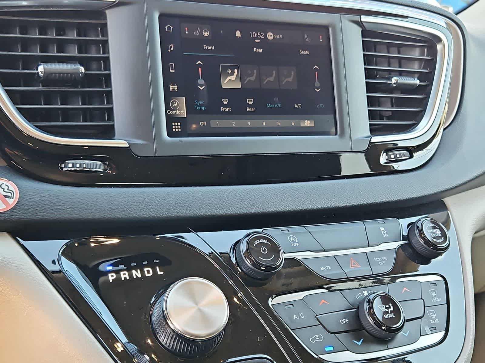 Thumbnail: 2023 Chrysler Voyager - 28